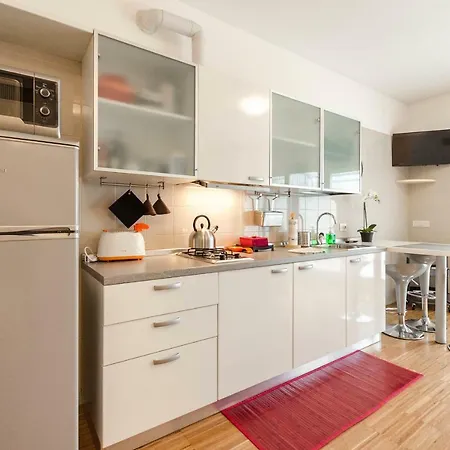 Emilio Apartment